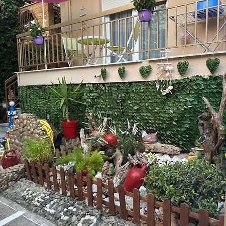 Garden House - Апартаменты Неа-Миханиона